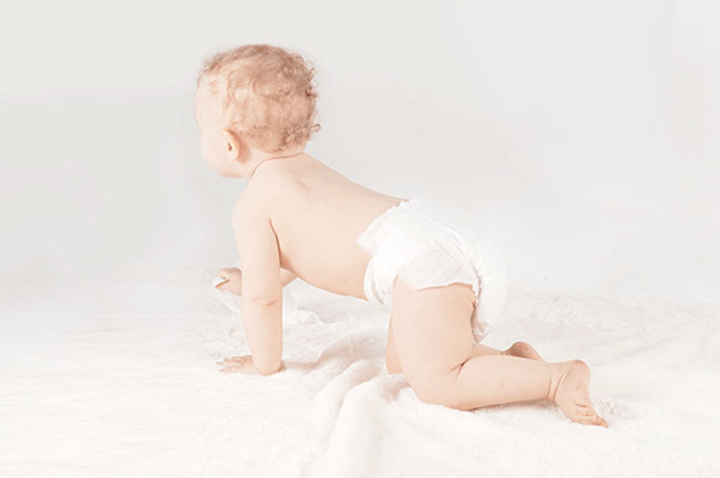 Chọn tã dán thấm hút tốt, thông thoáng để ngừa hăm và mẩn đỏ tối đa cho bé